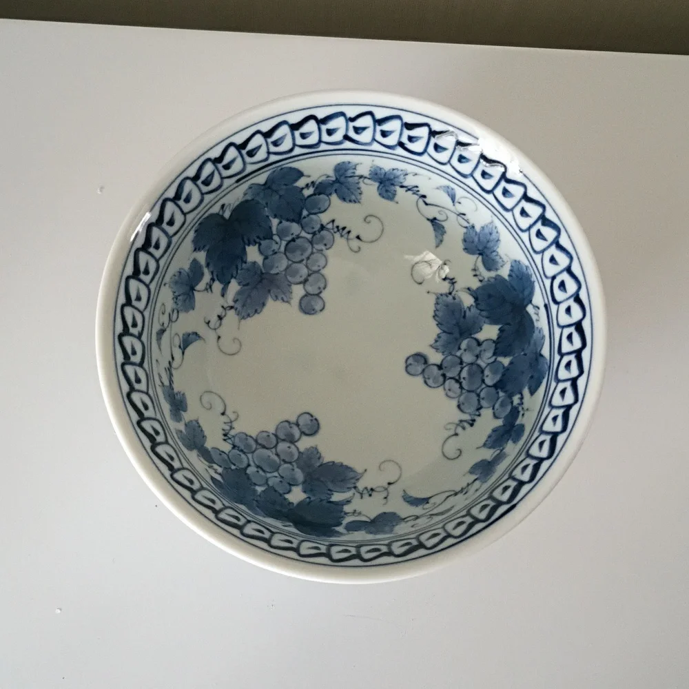 RARE Vintage Japanese Porcelain Bowl Traditional Blue And White Grape Design - Picture 3 of 9